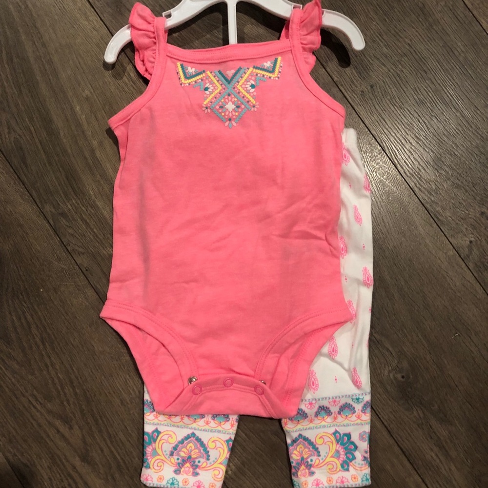 Cute two piece carters set! Like new! Size 6 month